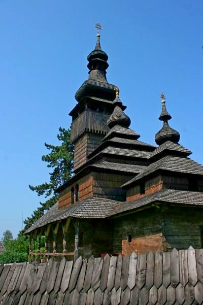 Cerkiew w użgorodzkim skansenie (fot. Rafał Bartosz)