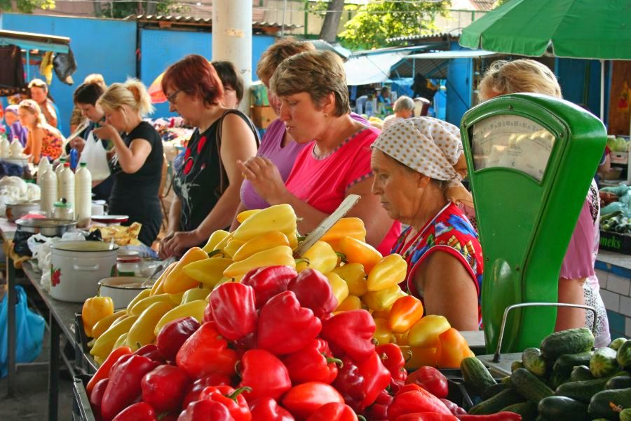 Na bazarze.... (fot. Rafał Bartosz)