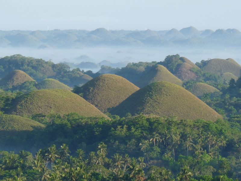 Wzgórza Czekoladowe na wyspie Bohol (fot. Darek Dąbrowski)