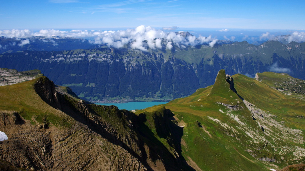 Wędrówka ponad jeziorem Brienzersee (fot. Paweł Klimek)