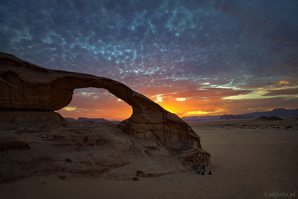 Łuk skalny w Wadi Rum, fot. S. Adamczak, okfoto.pl