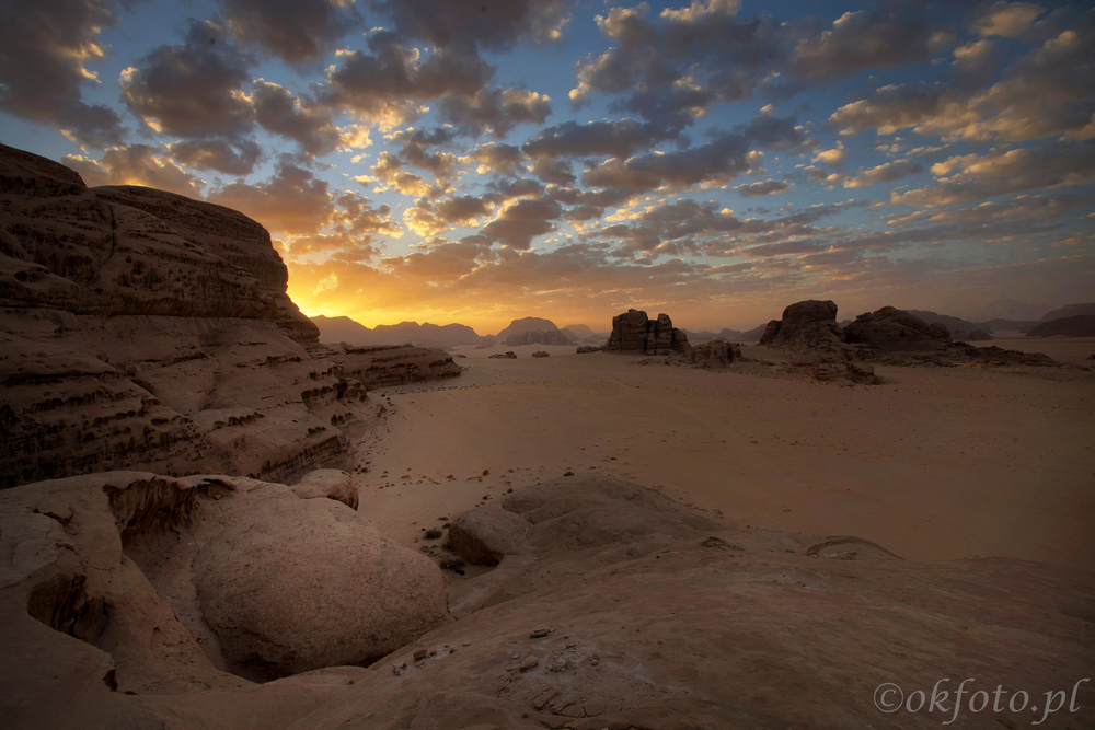 Wschód słońca w Wadi Rum, fot. S. Adamczak, okfoto.pl