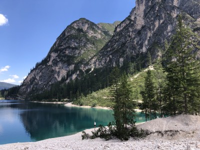 Spacer nad Lago di Braies (fot. Paweł Klimek)