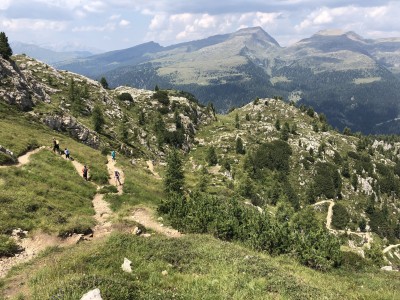 Spacer z widokiem na Palle di San Martino (fot. Paweł Klimek)