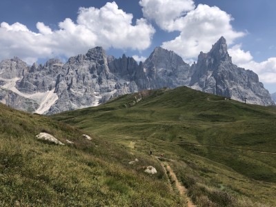 Spacer z widokiem na Palle di San Martino (fot. Paweł Klimek)