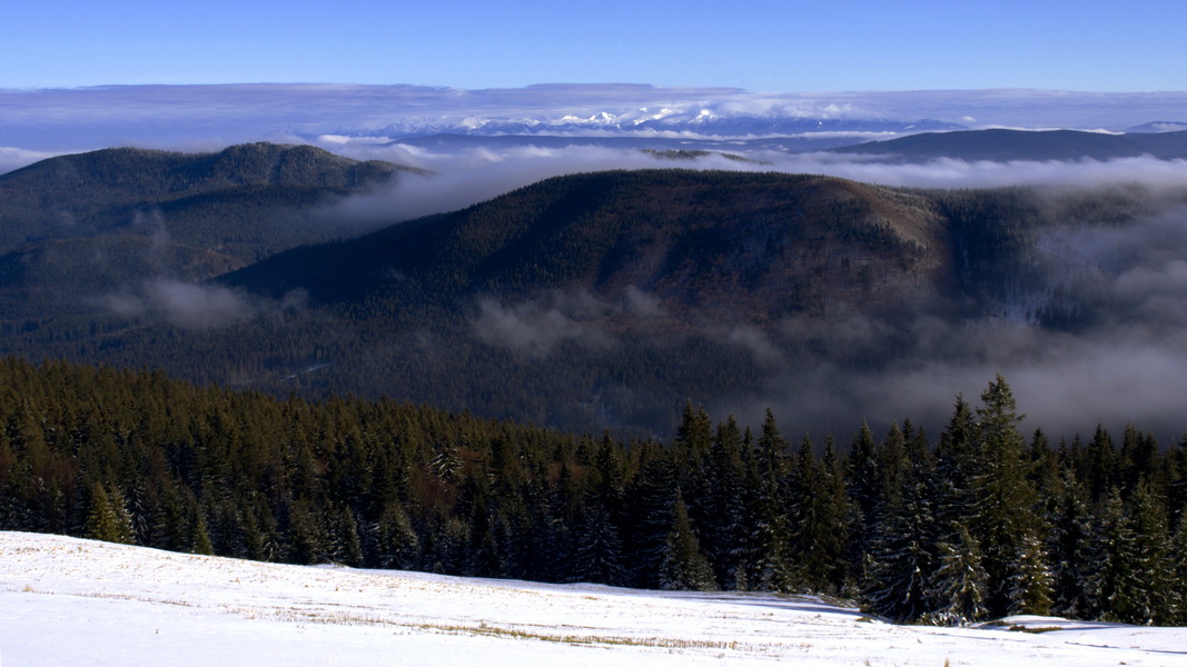 Przy dobrej pogodzie z Muńcuła widać nawet Tatry… (fot. Paweł Klimek)