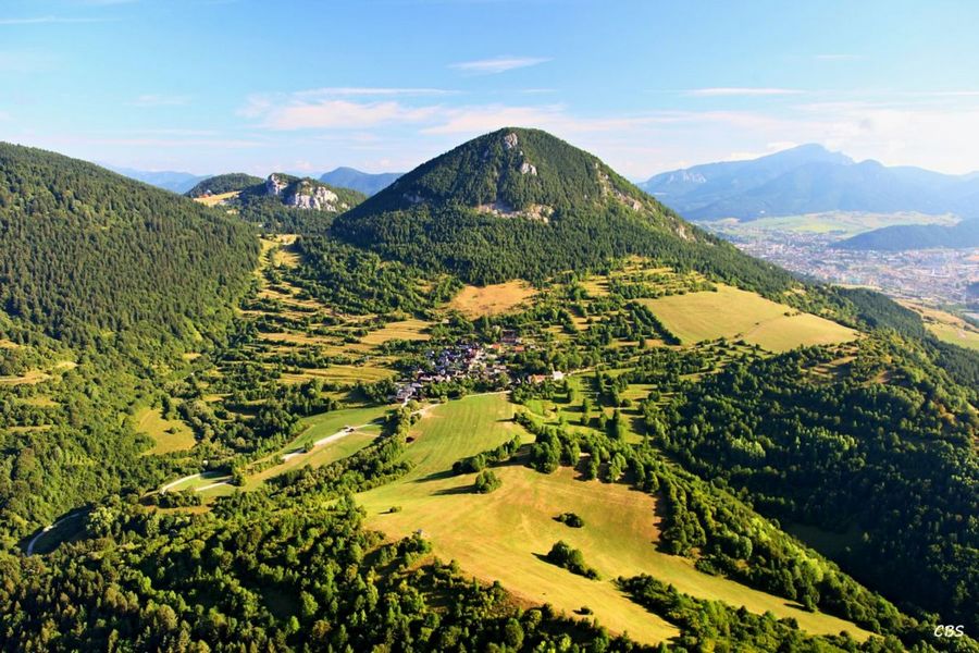 Potężna kopa Sidorova nad Vlkolincem w Wielkiej Fatrze (fot. slovakiatravel)