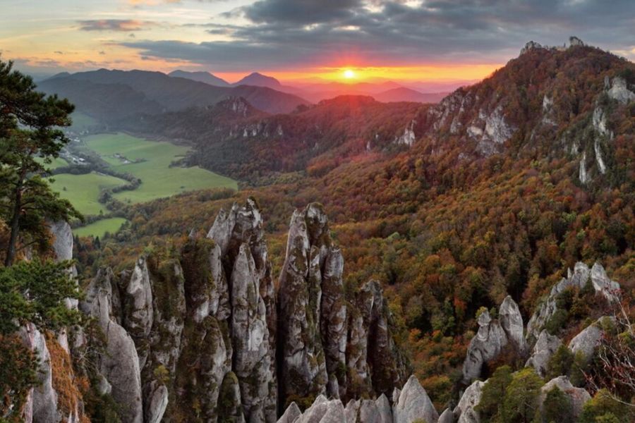 Wieczór w Sulovskich Skałach (fot. slovakiatravel)