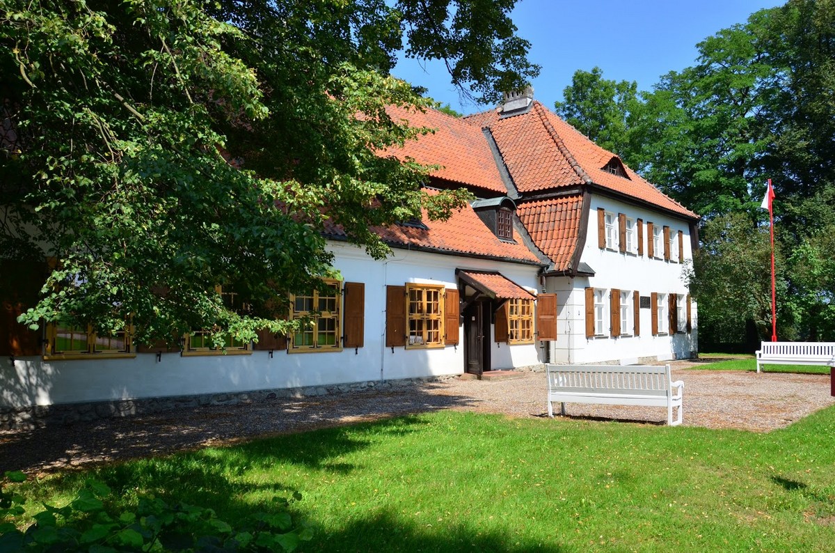 Dwór w Będominie z Muzeum Hymnu Narodowego