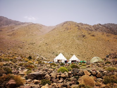 Obóz w górach w drodze na Toubkal fot. Ewa Soczewka