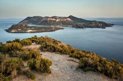 Widok na Vulcanello i Vulcano, foto. Marek Danielak