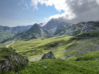 Panorama na okoliczne szczyty (fot. Paweł Klimek)