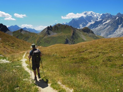 Wędrówka z widokiem na masyw Mont Blanc (fot. Joanna Dragon)