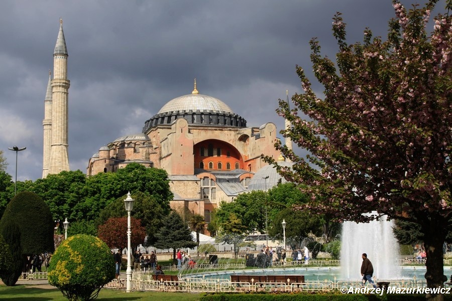 Hagia Sofia - Kościół Mądrości Bożej z VI w.przerobiony za czasów tureckich na meczet