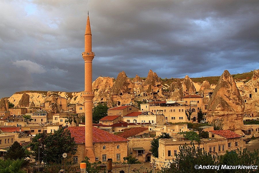 Kapadocja - urokliwe miasteczko Goreme